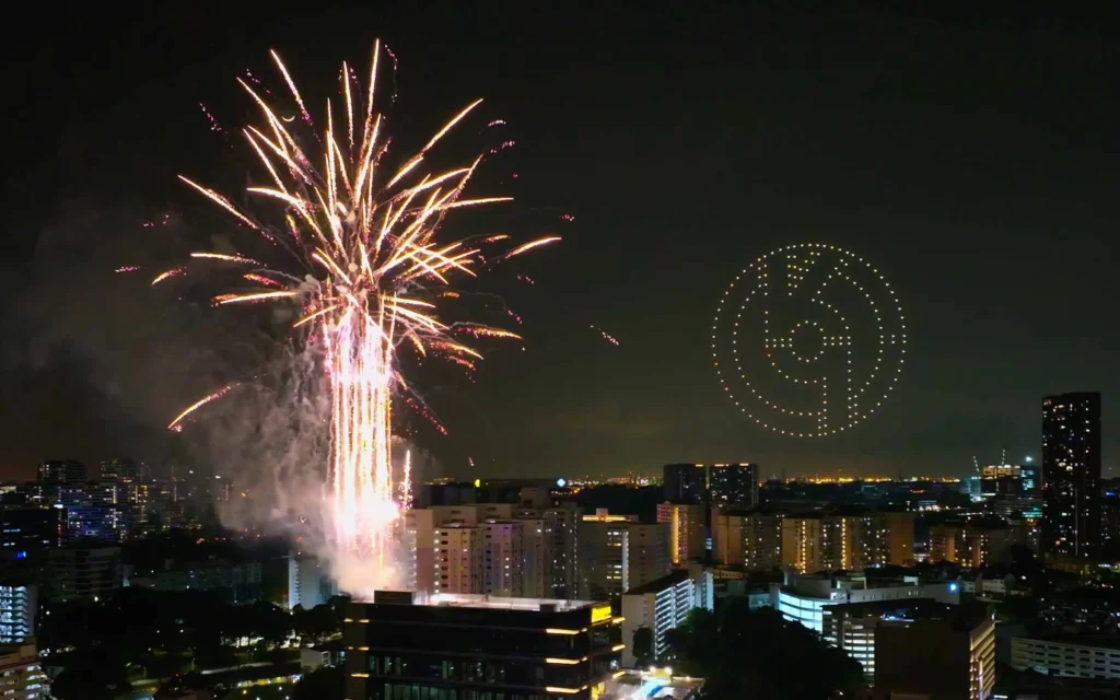 Drone show with hybrid pyrotechnic fireworks for Eurokars in Singapore — 200 drones