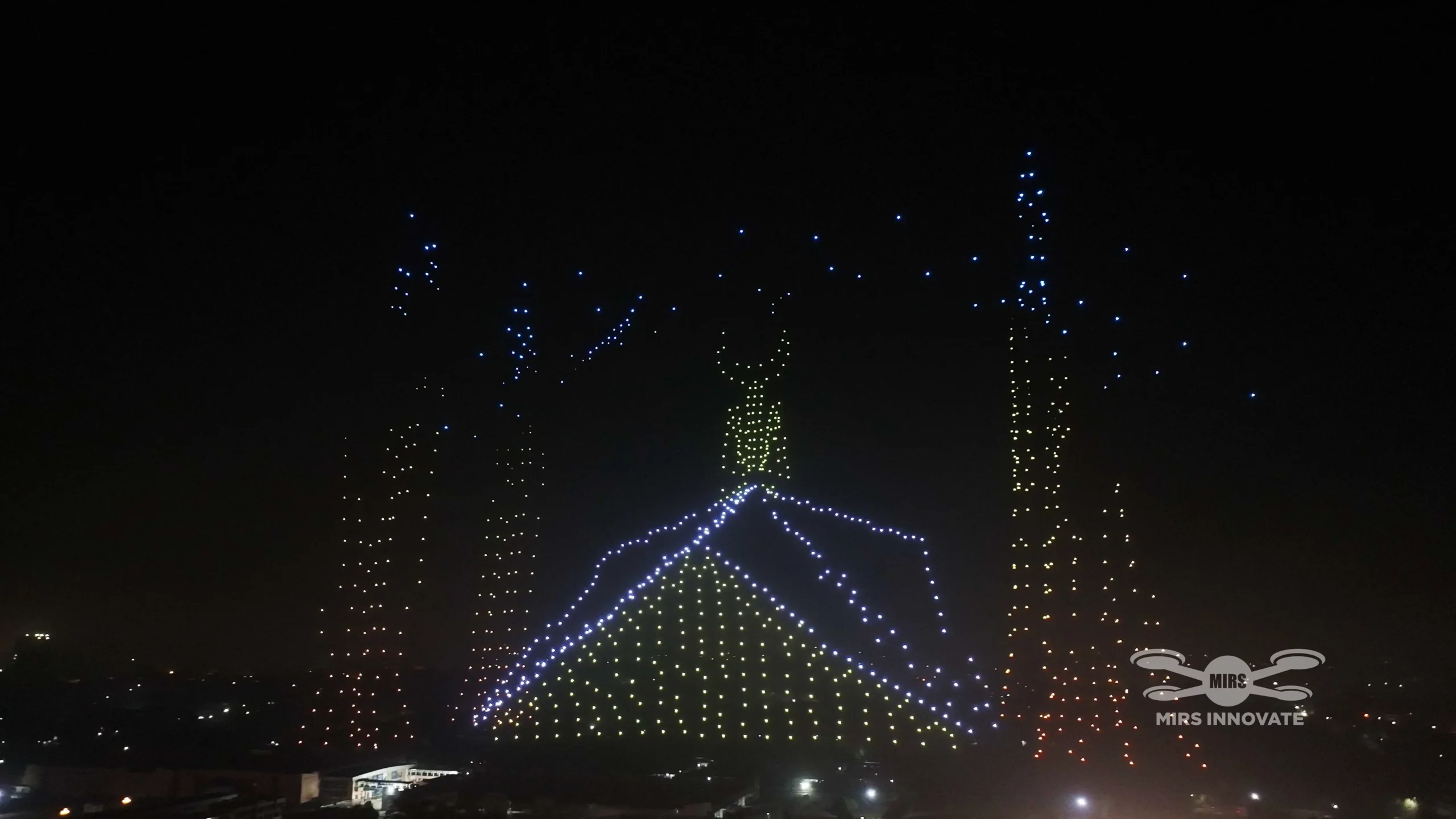 1,500 drones forming a mosque and minaret at the National Horse & Cattle Show 2025 closing ceremony in Lahore