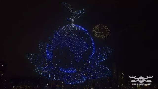 Globe and leaf-inspired formation in the Sun Life brand sequence